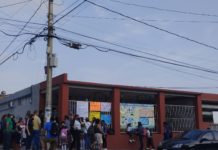 Padres de familia cierran escuela