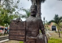 Vandalizan monumento de voceadores, piden su reubicación