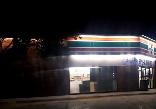 Ratero amaga a empleados para robar el dinero de las ventas del día