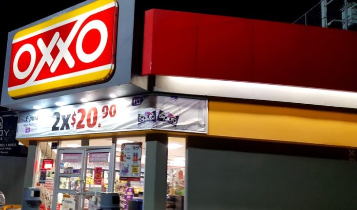 Ratero amaga con cuchillo a empleados y se roba el dinero de la tienda