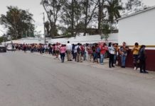 Enormes filas para registro de alumnos a beca Avanza
