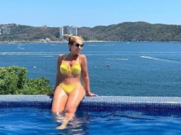 Desde la piscina, Rocío Sánchez Azuara roba suspiros con coqueto bañador amarillo