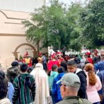 Católicos reviven el Viacrucis de Jesús este Viernes Santo (2)