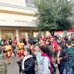 Católicos reviven el Viacrucis de Jesús este Viernes Santo (4)