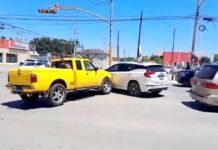 Chocan unidades y dejan daños en el Narciso Mendoza