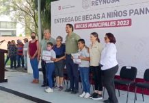 Entregan folios para que reciban su beca alumnos de PANNARTI-DIF