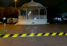 Hallan a persona sin vida en la plaza pública de la colonia Aquiles Serdán