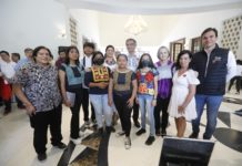 Festejan el Gobernador y la Dra. María a niñas y niños de Casa Hogar en Los Pinos