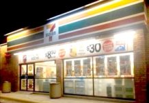 Rateros amagan con pistola a empleados de tienda para asaltarlos