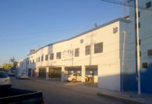 Rateros se roban motocicleta de afuera de comercio