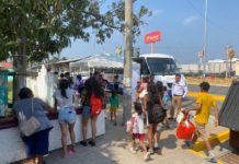 Comienzan a trasladarse a playa Tesoro
