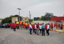 Protestan terrestres para exigir restitución de 10 trabajadores despedidos
