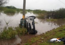 Vuelca camioneta en carretera a Jiménez