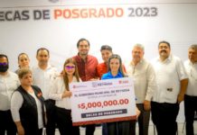 Alcalde Carlos Peña Ortiz, Beneficia a profesionista con Becas de Posgrado