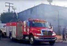 Bomberos sofocan incendio en comercios abandonados