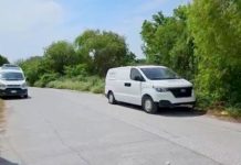 Hallan presuntos restos óseos en orillas de canal de aguas negras