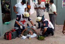 Se desvanece es persona de la tercera edad en la plaza de Madero