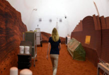 Ella es Kelly Haston, la bióloga que pasará un año en Marte (o en algo parecido)