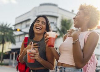 “Estar con amigos nos salva… Genera endorfinas, que son el mejor medicamento antidepresivo. Y es gratis”