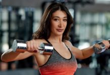 Por qué levantar pesas es fundamental para las mujeres antes y después de la menopausia (más que los ejercicios de movilidad)