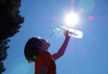 Alerta salud a proteger niños y abuelitos de golpe de calor