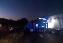 Chocan dos tráilers en carretera Victoria-Monterrey