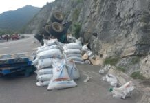 Se le desprende remolque a tráiler y deja solo daños materiales