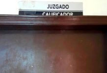 Arrestan a par de escandalosos por alterar el orden y molestar a las personas