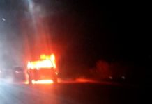 Bomberos sofocan unidades incendiadas y deja solo daños materiales