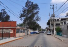 Camión tumba cables de CFE, deja sin luz a familias de la Cascajal