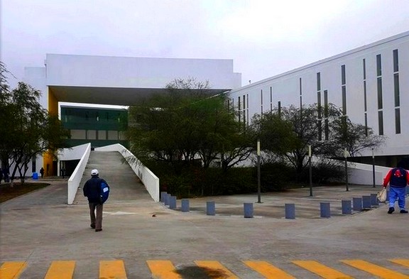 Muere persona al arribar al hospital tras sufrir aparatoso accidente vial