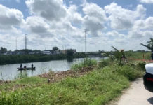 Muere persona tras caer a un canal de aguas negras en una unidad