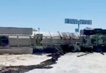 Vuelca pipa dejando cuantiosos daños en “Viaducto de la Muerte”