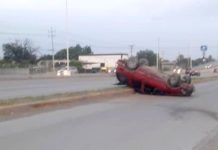 Vuelca unidad en carretera Río Bravo a Reynosa dejando solo daños