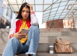 “Chicas al límite”: por qué las adolescentes sufren más la ansiedad y la depresión que provocan las redes sociales