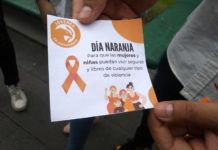 Jóvenes concientizan a la población para que acaben los feminicidios y la violencia contra la mujer