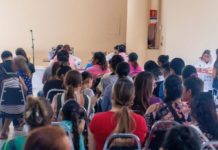 CEAV entrega becas con fines educativos