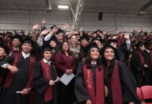 Gradúan estudiantes de prepas municipales