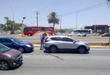 Accidente deja solo daños y caos vial en boulevard Morelos