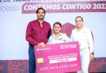 Alcalde Carlos Peña Ortiz, hizo entrega de Tarjetas del Programa de Becas “Contamos Contigo 2023”
