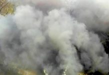 Bomberos acuden a sofocar dos incendios que dejaron daños y contaminación