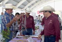 Productores tamaulipecos exhiben sus productos en el Tianguis Rural