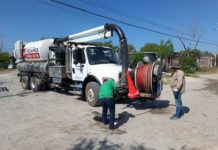 Atienden Obras Públicas y COMAPA de Reynosa reportes del drenaje sanitario