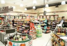Ratero asalta a empleados de tienda para robar dinero