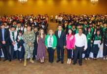 Expone Alcalde Mario López testimonio de vida y motiva a graduados a conquistar sus sueños