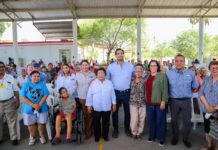 Entregó el Presidente Carlos Peña Ortiz resultados médicos a abuelitos