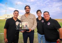 Reconocen Carlos Peña Ortiz y Club de Futbol Reynosa a deportista Xavi Báez