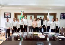 Se reune gobernador Américo Villarreal, acompañado de la presidenta del Sistema DIF Tamaulipas la Dra. María de Villarreal en Casa Tamaulipas para compartir las ideas y resultados