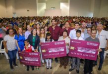 Entregó Carlos Peña Ortiz tarjetas de Becas a alumnos de Primaria