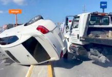 Aparatoso accidente con volcadura deja lesionados, daños y caos vial
